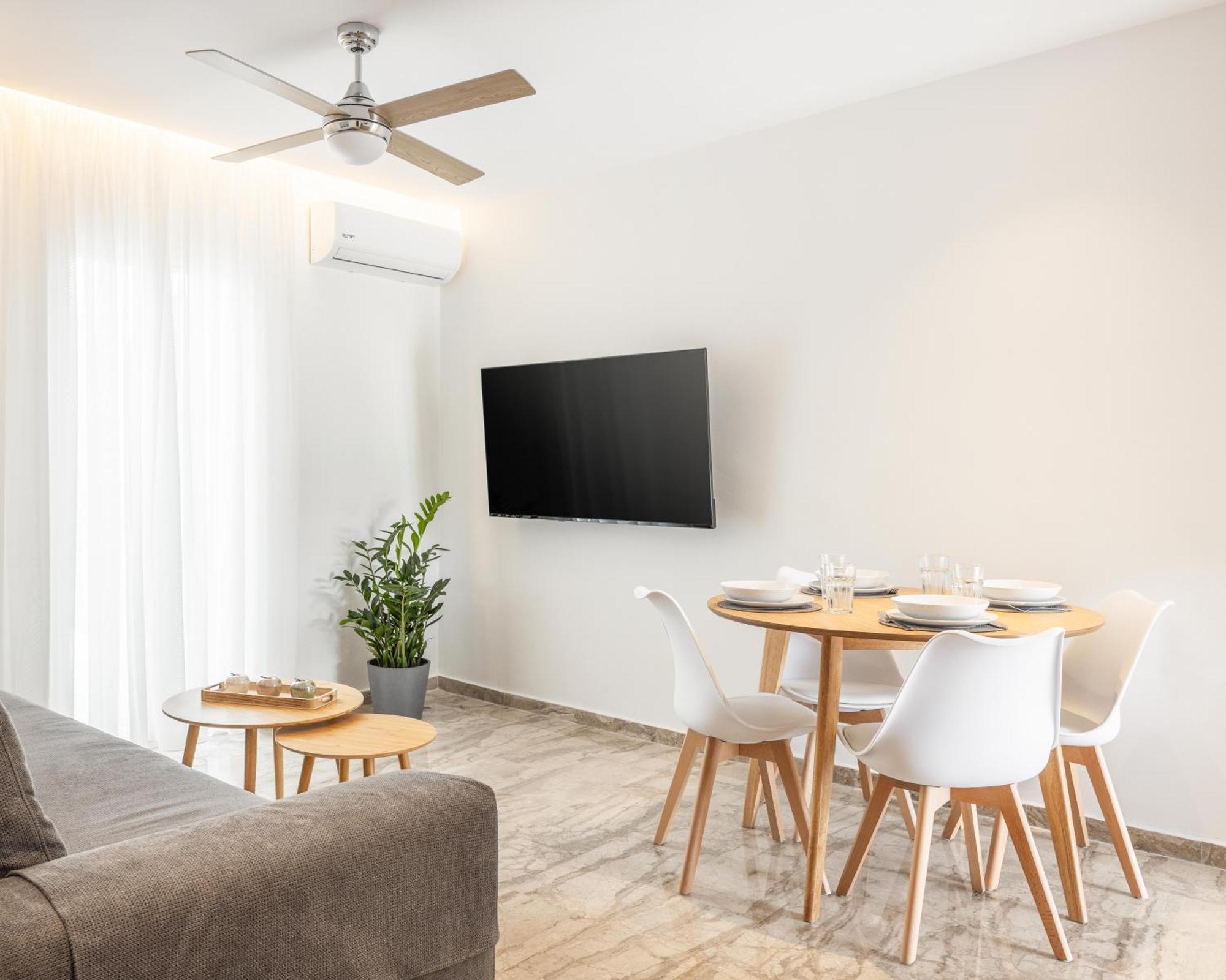 Minimalist Apartment Near The Airport And The City Center Kanali  Ngoại thất bức ảnh